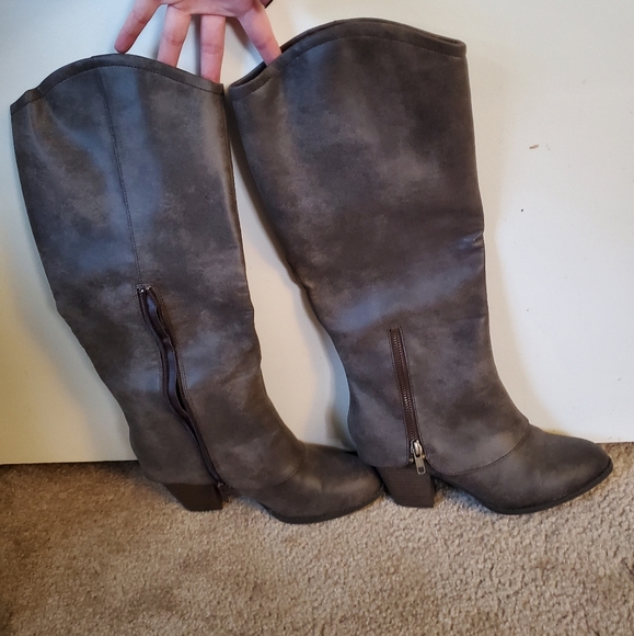 Jellypop taupe distressed boots - Picture 2 of 3